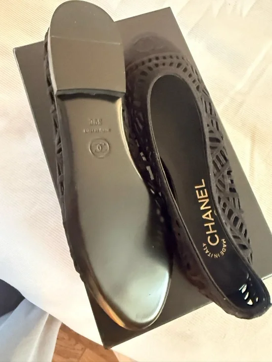 CHANEL Black Laser-Cut Ballet Flats 39 BALLET FLATS
Embroidered Cotton - Picture 9 of 12